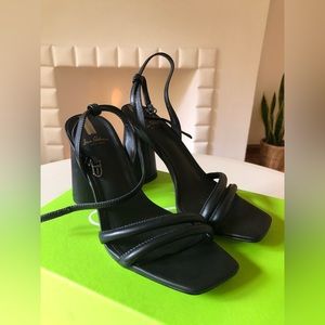 BRAND NEW | Sam Edelman - Kia Block Heel Shoe, Black, Size 8